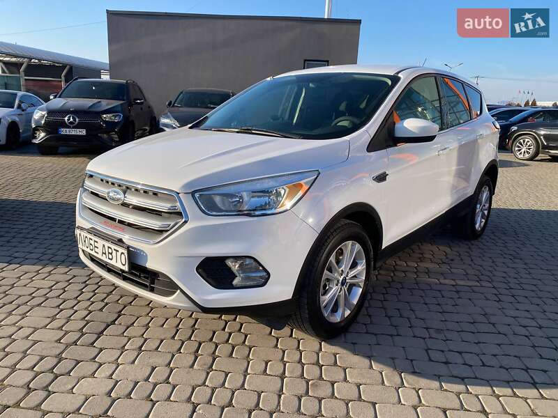 Внедорожник / Кроссовер Ford Escape 2016 в Львове