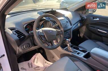 Внедорожник / Кроссовер Ford Escape 2016 в 