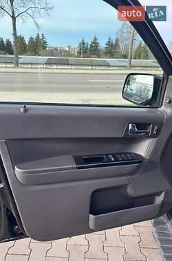 Внедорожник / Кроссовер Ford Escape 2011 в 