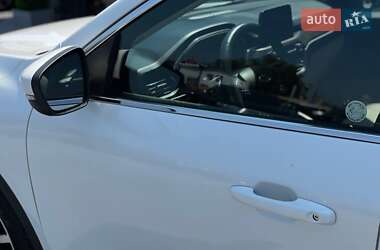 Позашляховик / Кросовер Ford Escape 2020 в 