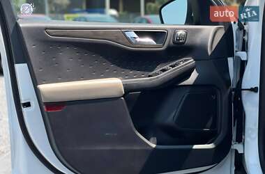 Позашляховик / Кросовер Ford Escape 2020 в 
