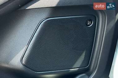 Позашляховик / Кросовер Ford Escape 2020 в 