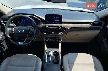 Позашляховик / Кросовер Ford Escape 2020 в 