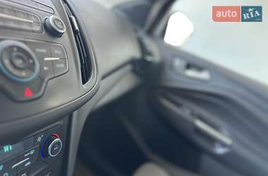 Позашляховик / Кросовер Ford Escape 2016 в Хмельницькому