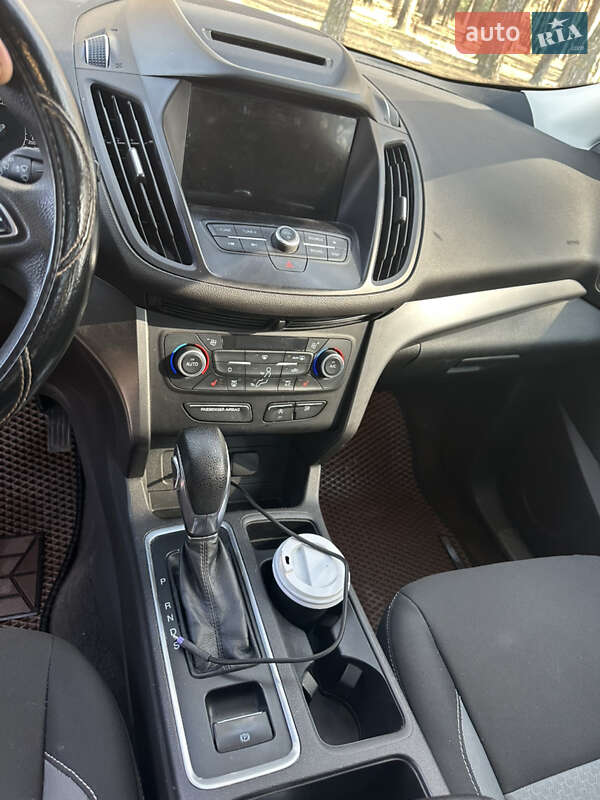 Внедорожник / Кроссовер Ford Escape 2018 в Сумах