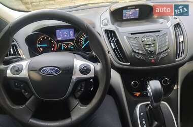 Внедорожник / Кроссовер Ford Escape 2012 в 