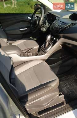 Внедорожник / Кроссовер Ford Escape 2012 в 
