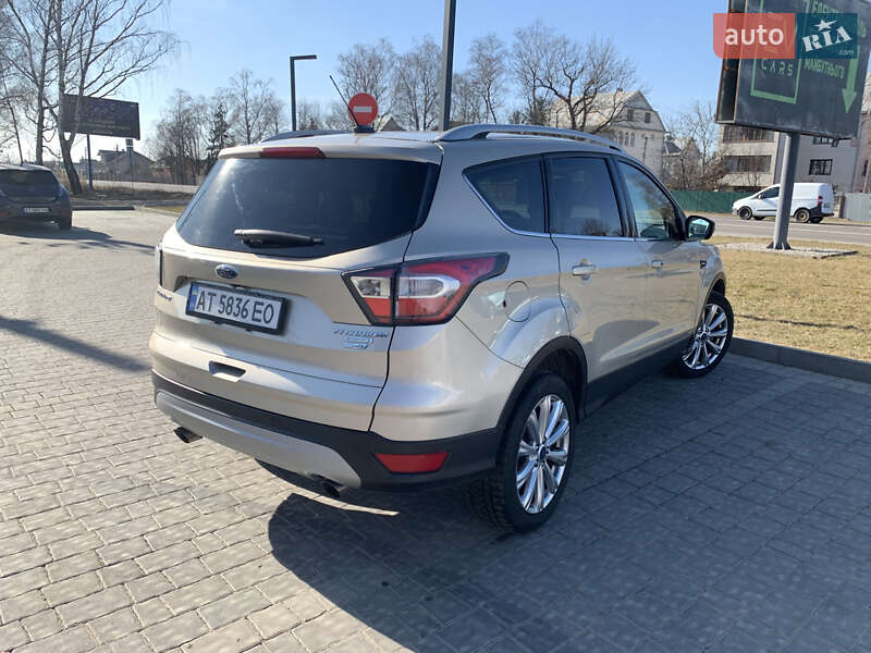 Внедорожник / Кроссовер Ford Escape 2016 в Ивано-Франковске