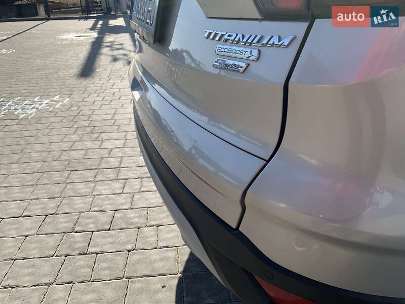 Внедорожник / Кроссовер Ford Escape 2016 в Ивано-Франковске