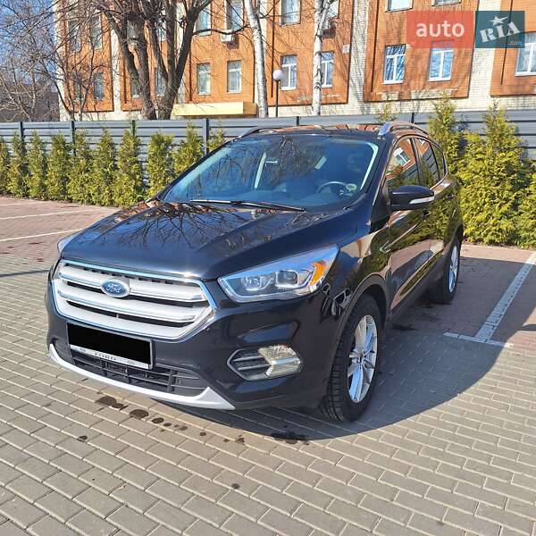 Внедорожник / Кроссовер Ford Escape 2019 в 