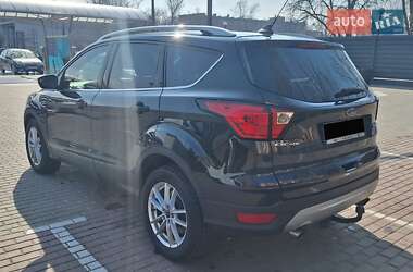 Внедорожник / Кроссовер Ford Escape 2019 в 