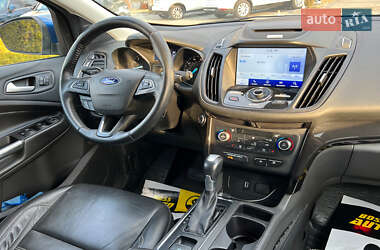 Внедорожник / Кроссовер Ford Escape 2017 в 