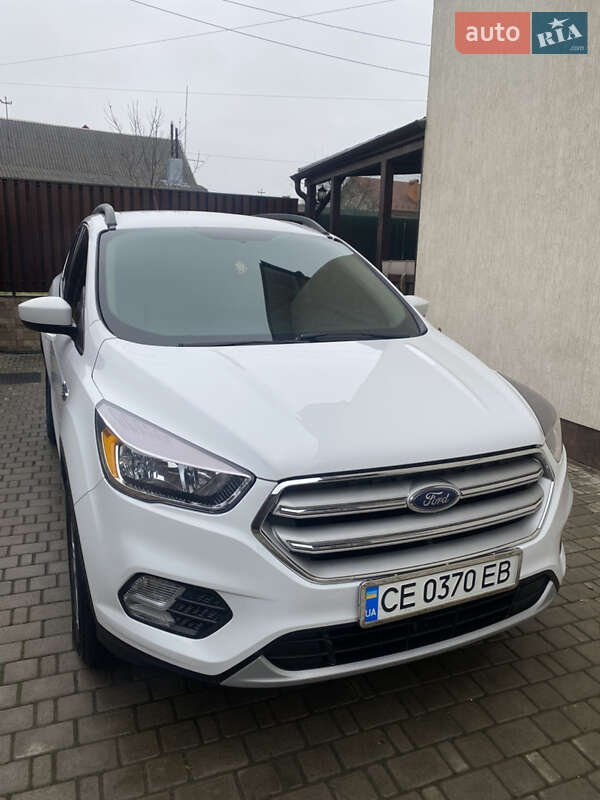 Внедорожник / Кроссовер Ford Escape 2018 в Черновцах