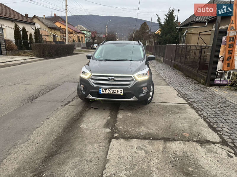 Позашляховик / Кросовер Ford Escape 2017 в Виноградові