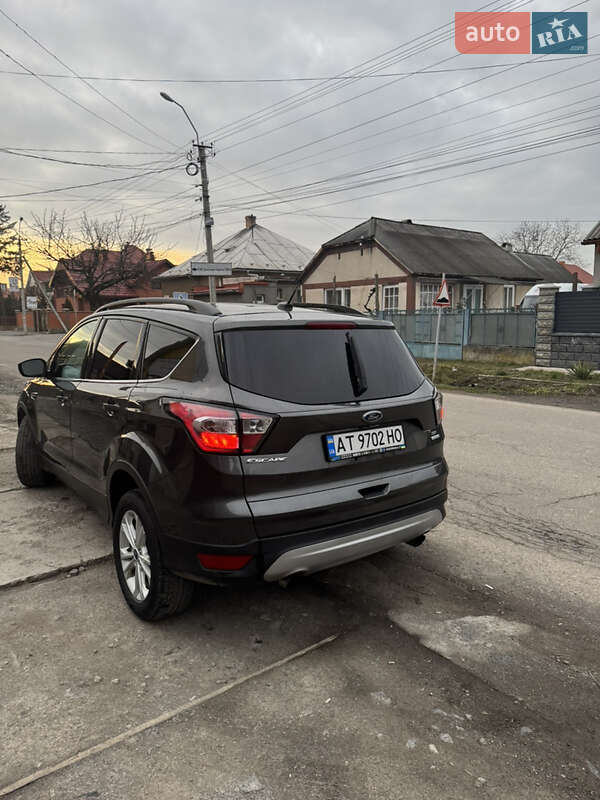Позашляховик / Кросовер Ford Escape 2017 в Виноградові