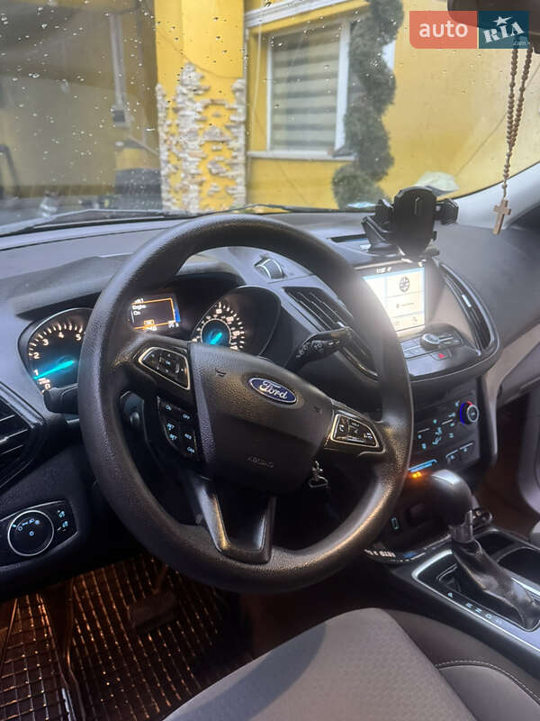 Позашляховик / Кросовер Ford Escape 2017 в Виноградові