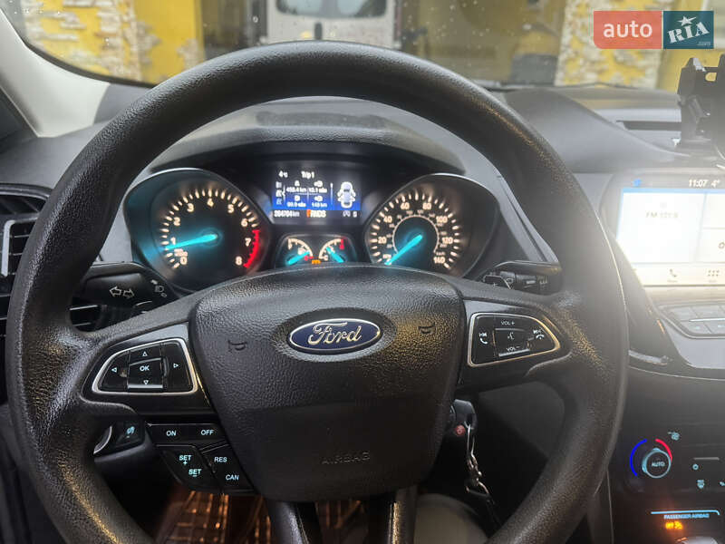 Позашляховик / Кросовер Ford Escape 2017 в Виноградові