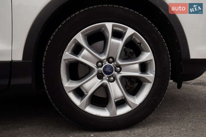 Внедорожник / Кроссовер Ford Escape 2015 в Каменец-Подольском