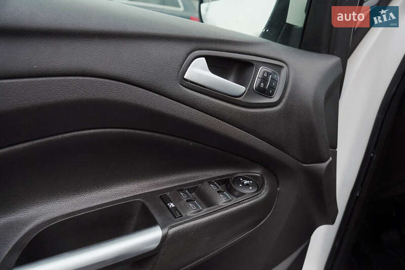 Внедорожник / Кроссовер Ford Escape 2015 в Каменец-Подольском
