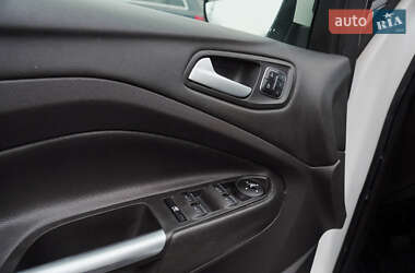 Внедорожник / Кроссовер Ford Escape 2015 в 