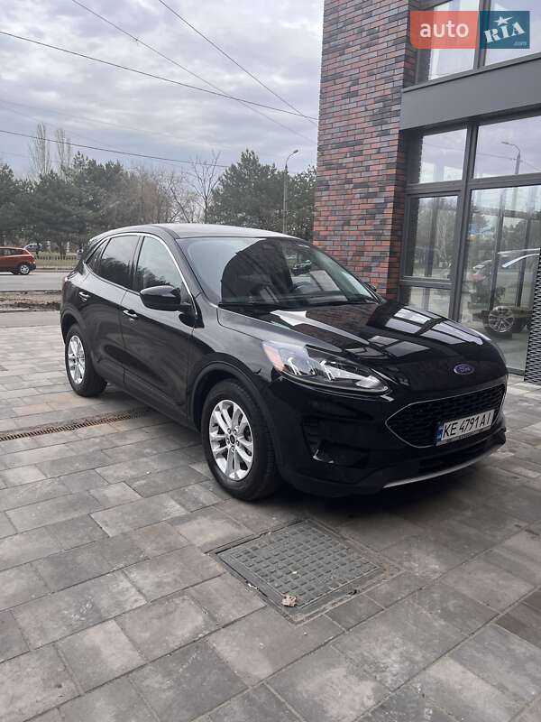 Позашляховик / Кросовер Ford Escape 2021 в 