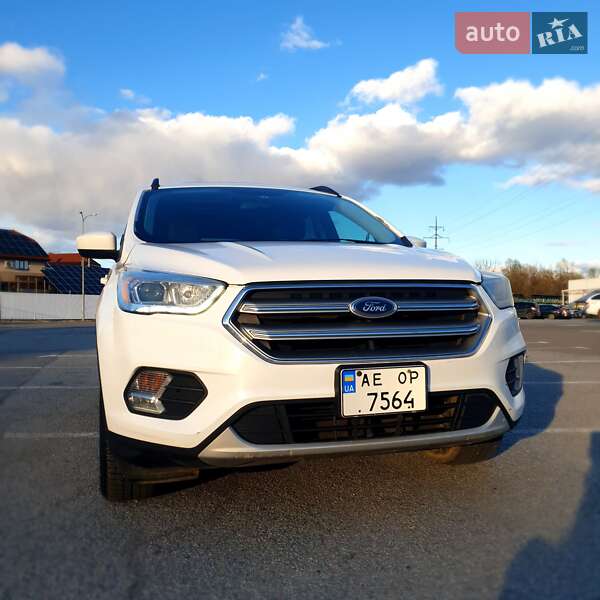 Внедорожник / Кроссовер Ford Escape 2016 в 