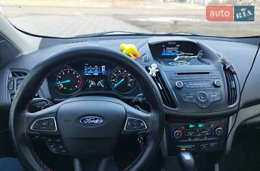 Позашляховик / Кросовер Ford Escape 2017 в 