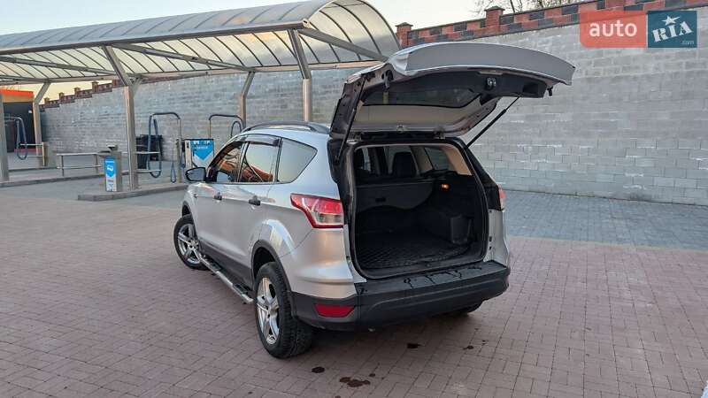 Позашляховик / Кросовер Ford Escape 2015 в Рівному