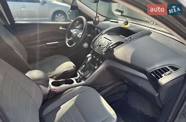 Внедорожник / Кроссовер Ford Escape 2016 в 