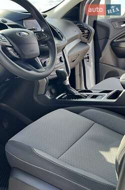 Внедорожник / Кроссовер Ford Escape 2016 в 