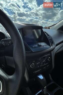Внедорожник / Кроссовер Ford Escape 2016 в 
