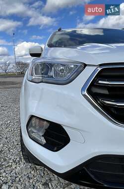 Внедорожник / Кроссовер Ford Escape 2016 в 