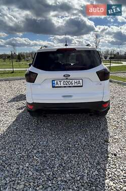 Внедорожник / Кроссовер Ford Escape 2016 в 