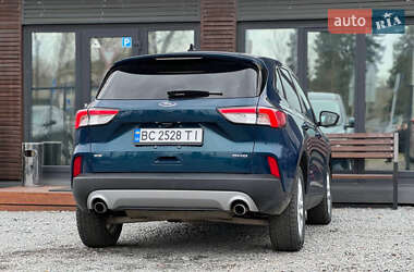 Позашляховик / Кросовер Ford Escape 2020 в 