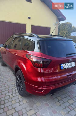 Внедорожник / Кроссовер Ford Escape 2017 в 