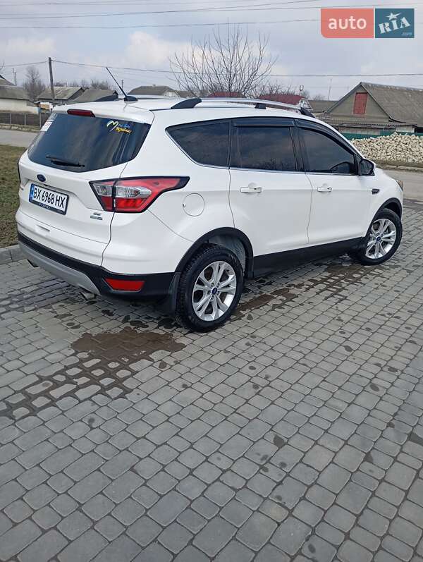Внедорожник / Кроссовер Ford Escape 2017 в Каменец-Подольском