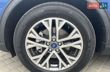 Позашляховик / Кросовер Ford Escape 2022 в 