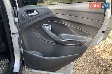 Внедорожник / Кроссовер Ford Escape 2012 в 