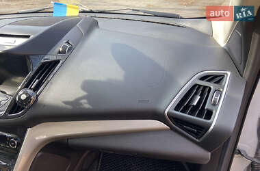 Внедорожник / Кроссовер Ford Escape 2012 в 