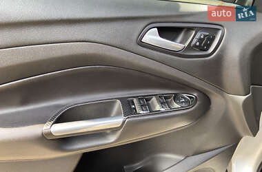 Внедорожник / Кроссовер Ford Escape 2012 в 