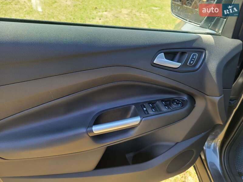 Внедорожник / Кроссовер Ford Escape 2017 в Киеве