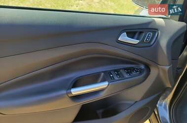 Внедорожник / Кроссовер Ford Escape 2017 в 
