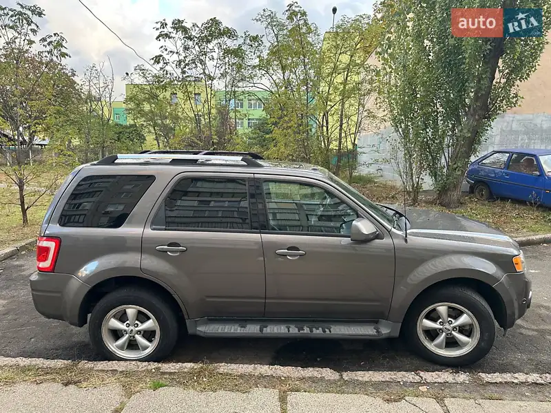 Позашляховик / Кросовер Ford Escape 2012 в 