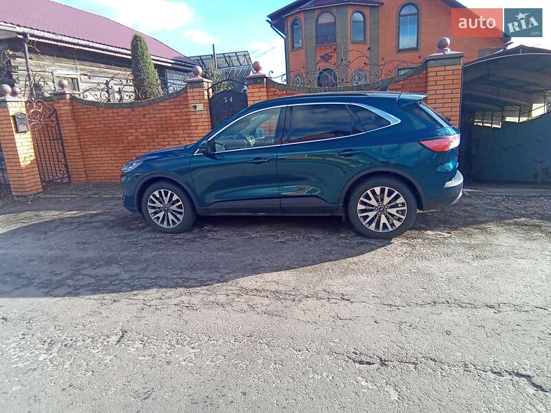 Внедорожник / Кроссовер Ford Escape 2020 в Городне