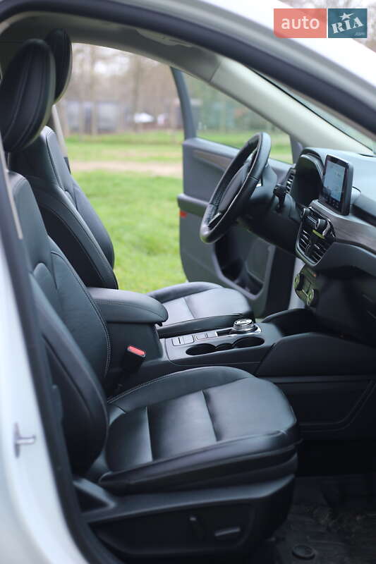 Внедорожник / Кроссовер Ford Escape 2019 в Одессе