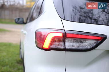 Внедорожник / Кроссовер Ford Escape 2019 в 