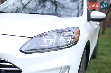Внедорожник / Кроссовер Ford Escape 2019 в 