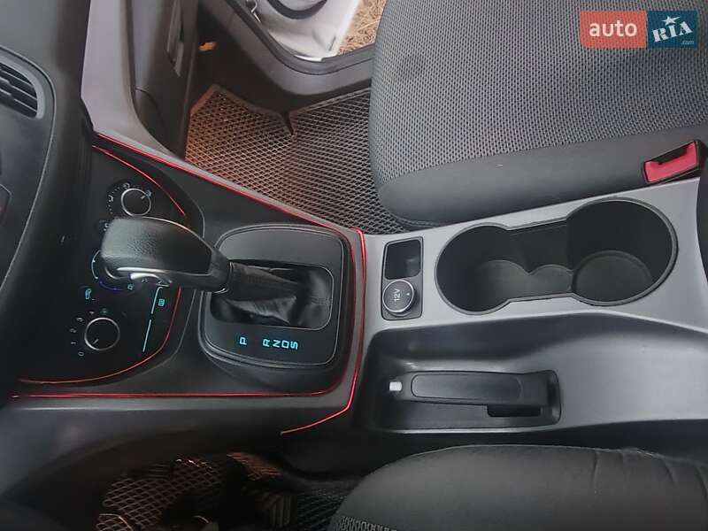 Внедорожник / Кроссовер Ford Escape 2014 в Чернигове