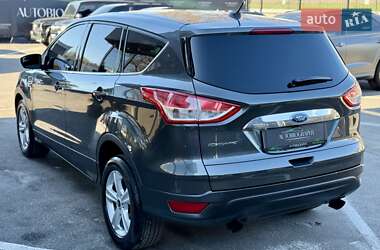 Внедорожник / Кроссовер Ford Escape 2015 в 