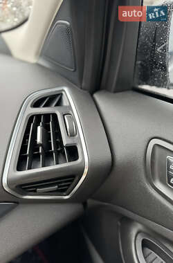 Внедорожник / Кроссовер Ford Escape 2013 в 